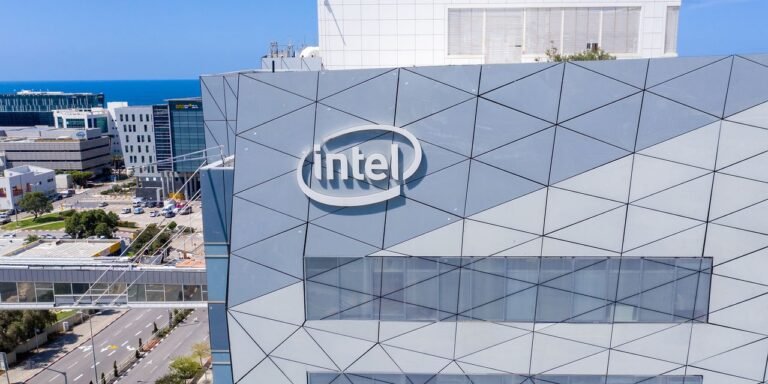 Opinion: Intel simply had its worst yr for the reason that dot-com bust, and it will not get higher anytime quickly
