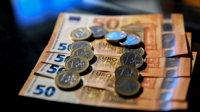 Euro regains floor in opposition to greenback as international financial outlook improves