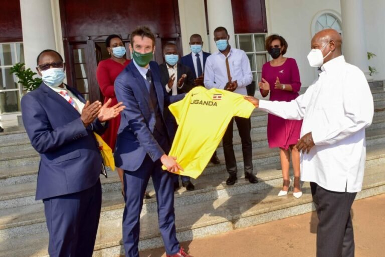 President Museveni receives Sports activities Commentator Rob Walker