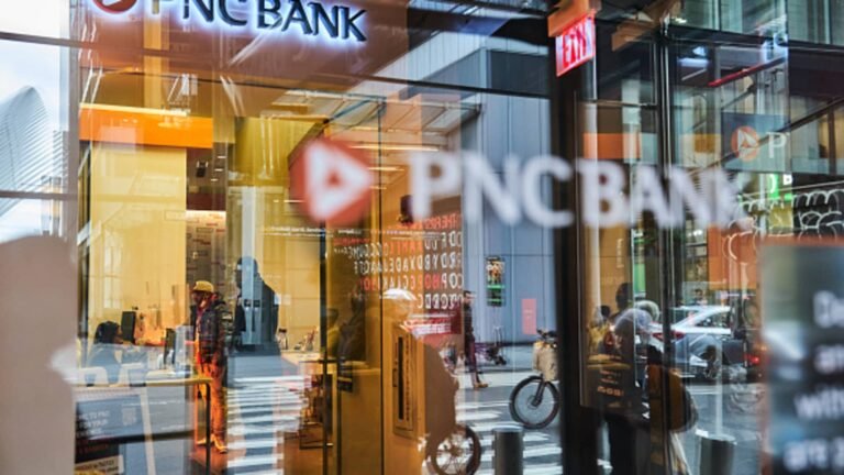 PNC decides to not bid on Silicon Valley Financial institution as regulators wrestle to search out rescue patrons, supply says