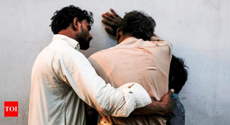 Karachi: Ramzan stampede kills 12 in Karachi