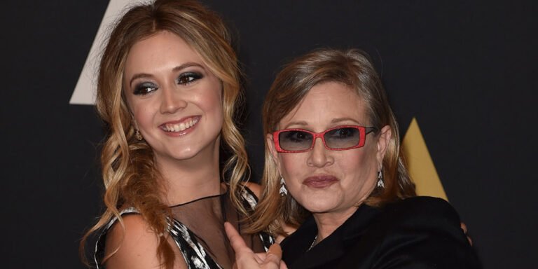 Billie Lourd Confirms She Didn’t Invite Mother Carrie Fisher’s Siblings to Stroll of Fame Occasion, Points Prolonged Assertion | Billie Lourd, Carrie Fisher, Joely Fisher, Todd Fisher : Simply Jared