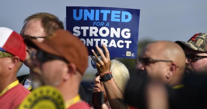 UAW justifies wage calls for with CEO pay raises. So how excessive had been they? – Nationwide