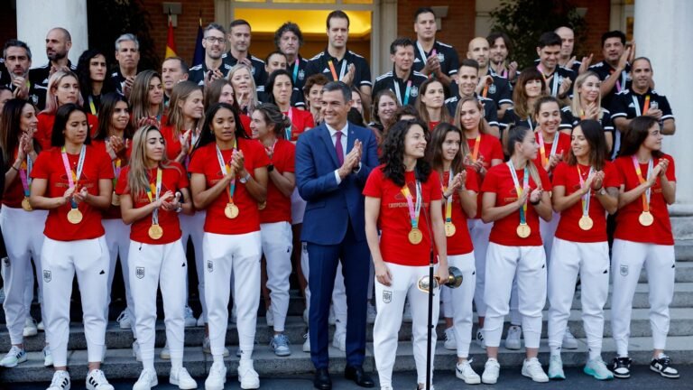 Spain’s World Cup-winning girls’s squad to finish crew boycott after kiss row | World Information