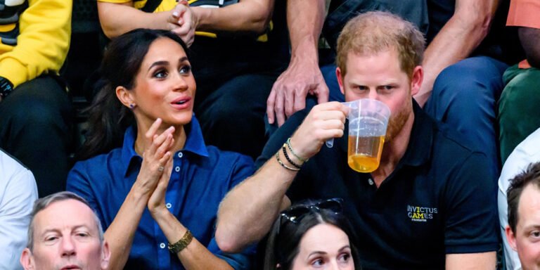 Prince Harry & Meghan Markle Share A Beer Throughout Invictus Video games Day 6 For His Birthday | Meghan Markle, Prince Harry | Simply Jared: Movie star Information and Gossip