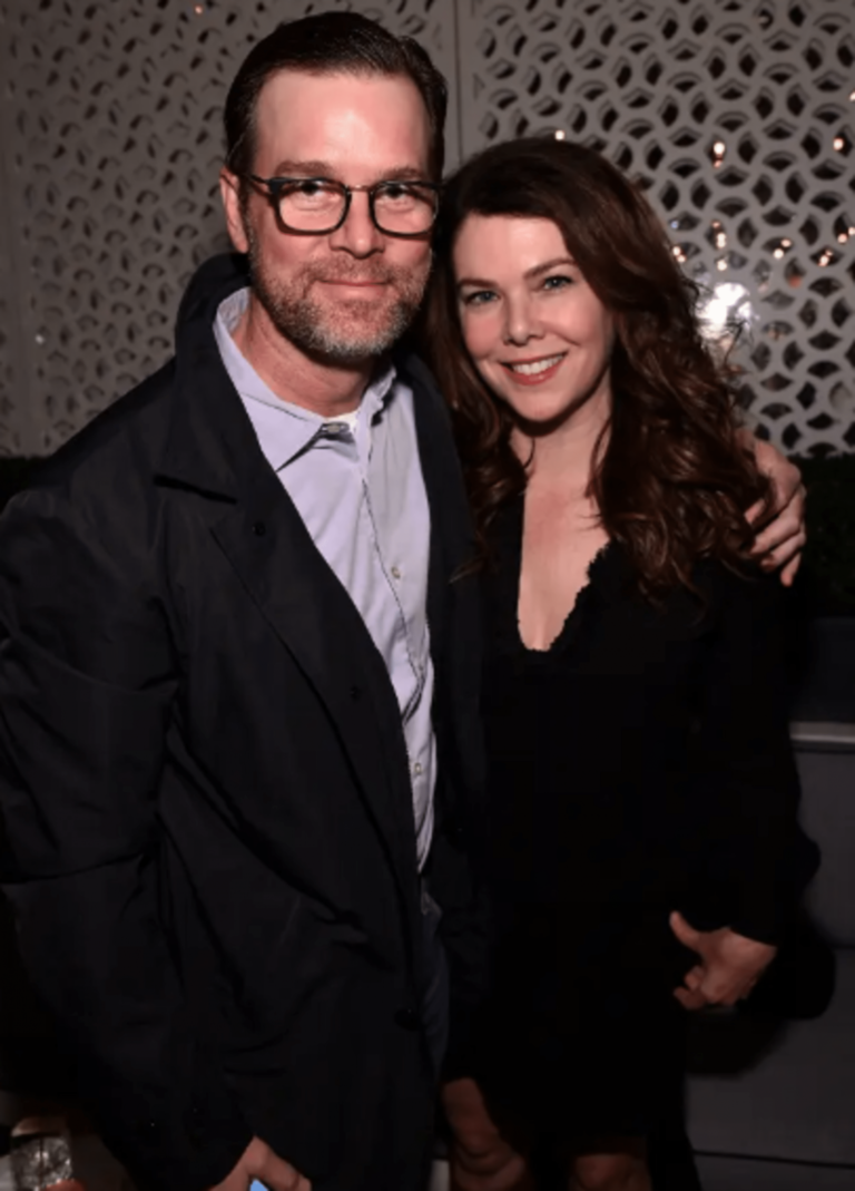 Earlier than Issues Actually Bought Going Between Them, Lauren Graham Didn’t Hassle To Ask Peter Krause Any Critical Questions